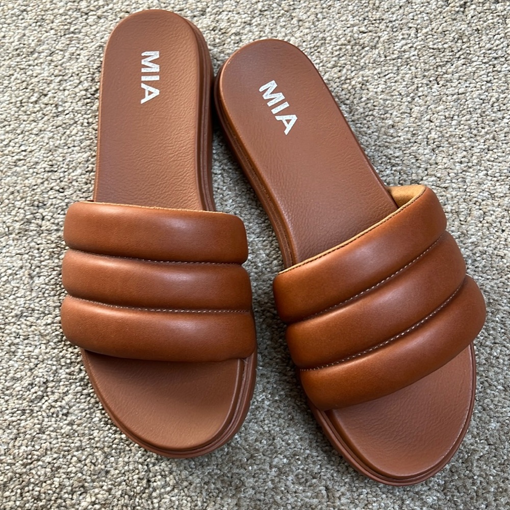 Mia Puffy Sandals